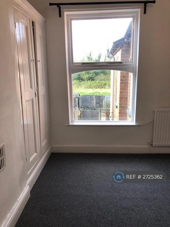 Middle Bedroom - Rear Window