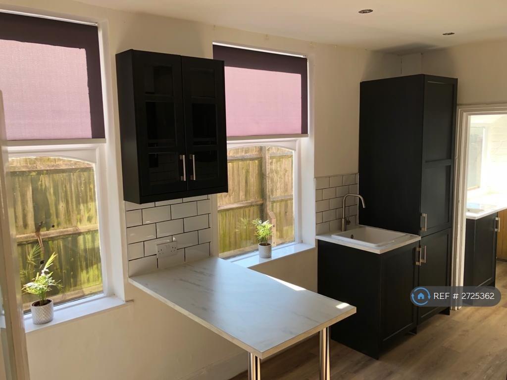 Kitchen - Windows And Breakfast Bar