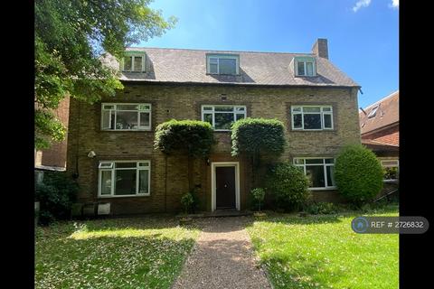 2 bedroom flat to rent, Princes Way, London, SW19