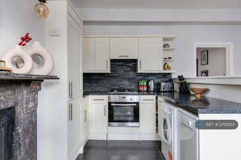 2 bedroom flat to rent, College Place, London, NW1