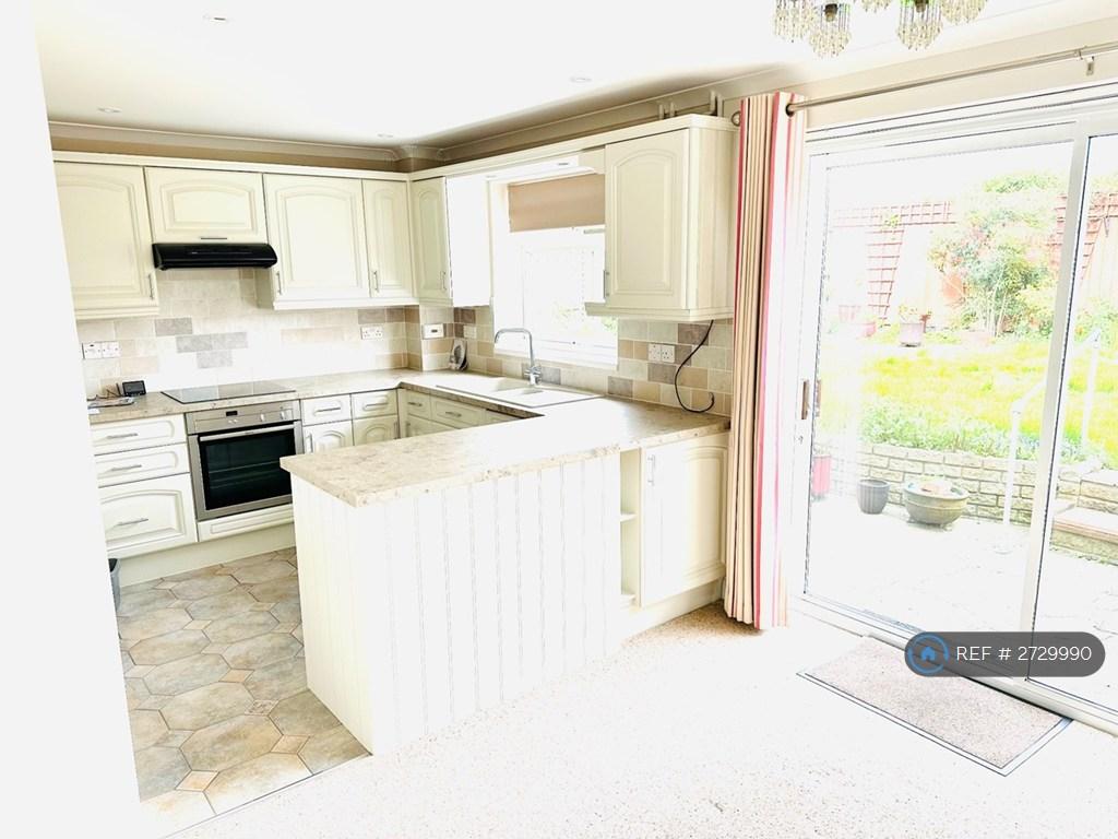 Kitchen / Dinning