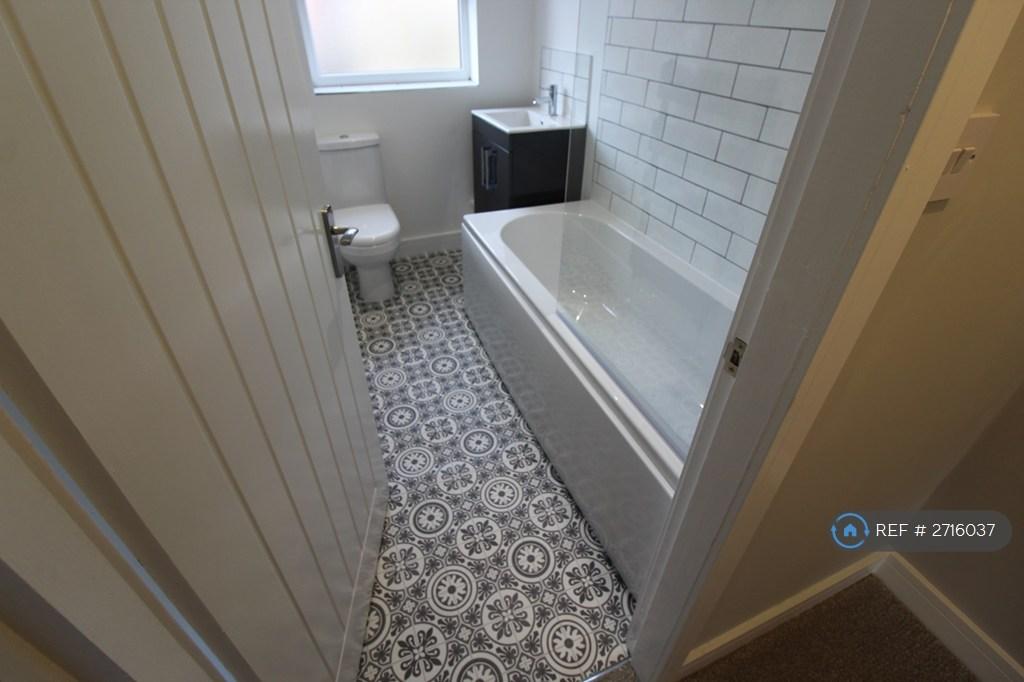 Modern Fitted Bathroom
