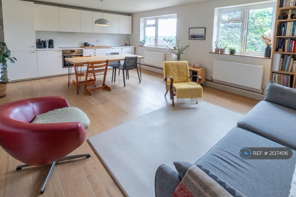 Spacious, s Facing Open Plan With Kitchen+ Dining