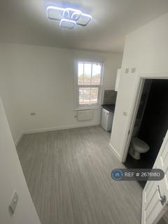 1 bedroom in a flat share to rent, Staplehurst Road, London, SE13