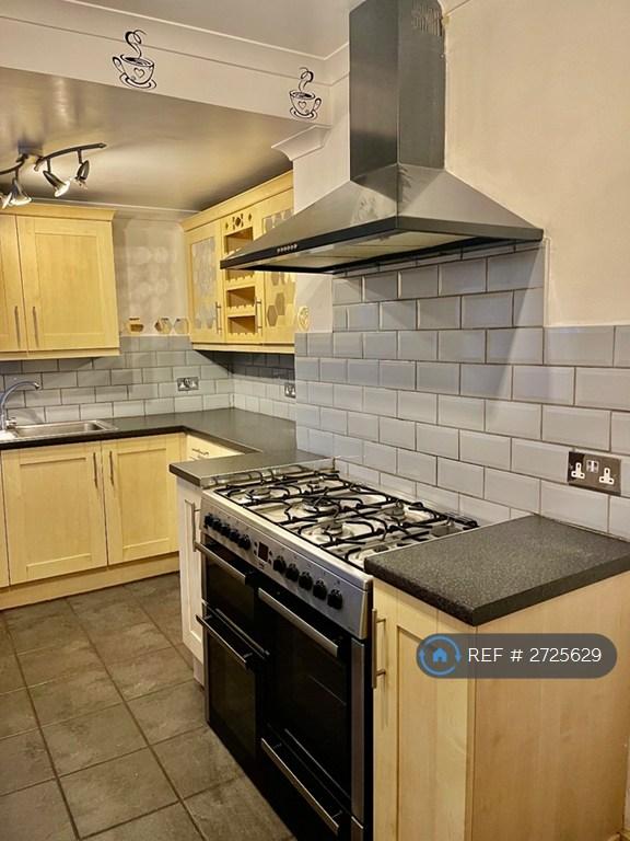 Gas Range Cooker In Spacious Kitchen