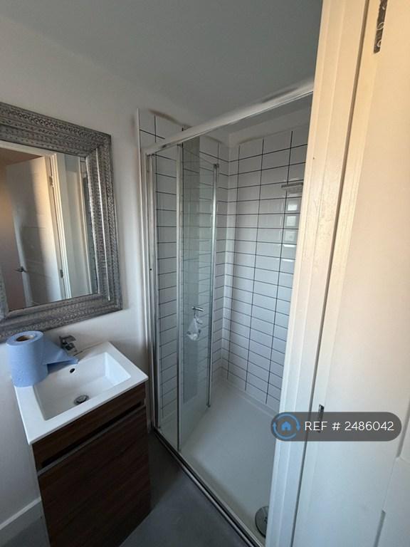 Shower/Room Toilet