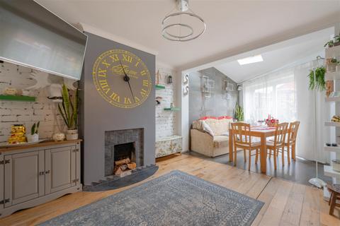 4 bedroom property for sale, Beech Avenue, Northampton