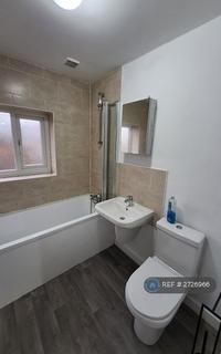 3 bedroom semi-detached house to rent, Billy Lane, Swinton, Manchester, M27