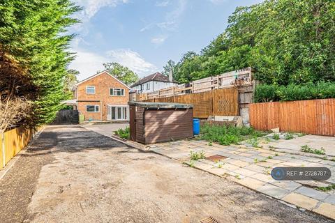 3 bedroom detached house to rent, Trumpsgreen Road, Virginia Water, GU25