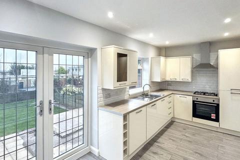 3 bedroom semi-detached house to rent, Crofton Road, Runcorn