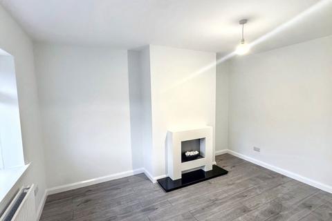 3 bedroom semi-detached house to rent, Crofton Road, Runcorn