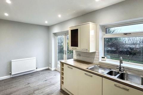 3 bedroom semi-detached house to rent, Crofton Road, Runcorn
