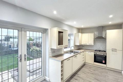3 bedroom semi-detached house to rent, Crofton Road, Runcorn
