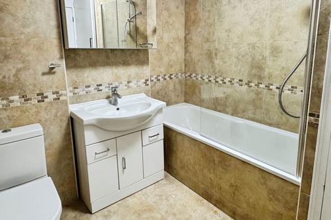 2 bedroom flat to rent, Fawcett Close, London SW11