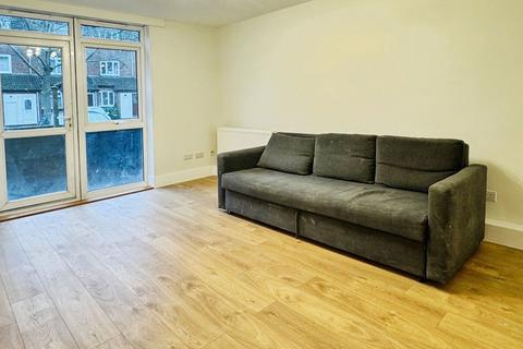 2 bedroom flat to rent, Fawcett Close, London SW11