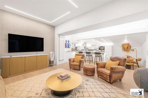 3 bedroom flat to rent, Winchester Street, SW1V