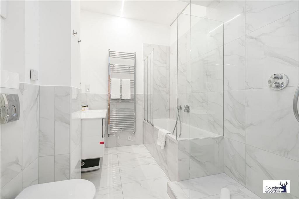 En Suite Bathroom