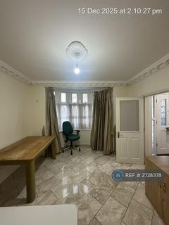 7 bedroom semi-detached house to rent, Dawlish Drive, London, IG3