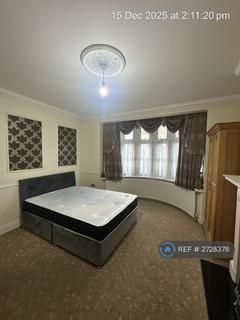 7 bedroom semi-detached house to rent, Dawlish Drive, London, IG3