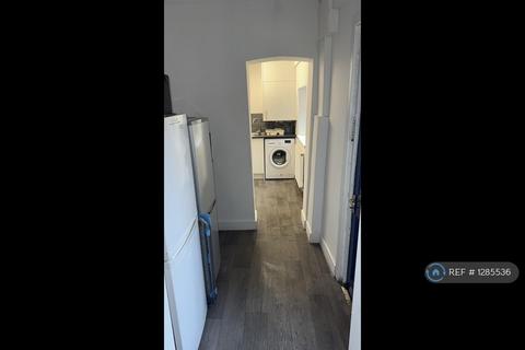 1 bedroom in a house share to rent, Lydford Street, Salford, M6