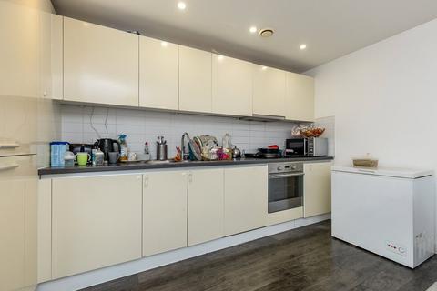 2 bedroom apartment for sale, Queensway, REDHILL, Surrey, RH1