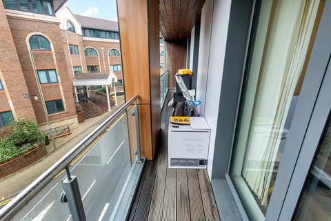 2 bedroom apartment for sale, Queensway, REDHILL, Surrey, RH1