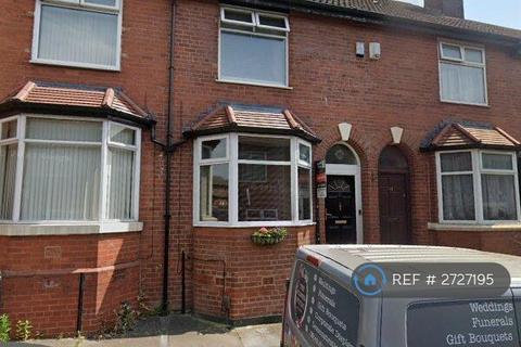 3 bedroom terraced house to rent, Douglas Street, Salford, M7