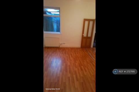 3 bedroom terraced house to rent, Douglas Street, Salford, M7