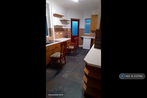 3 bedroom terraced house to rent, Douglas Street, Salford, M7