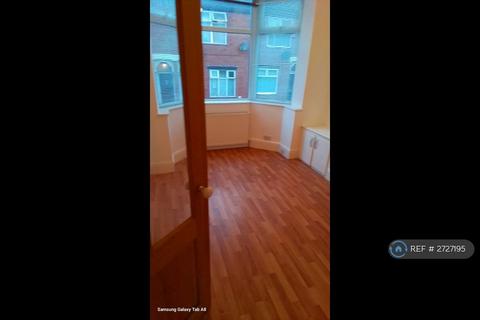 3 bedroom terraced house to rent, Douglas Street, Salford, M7