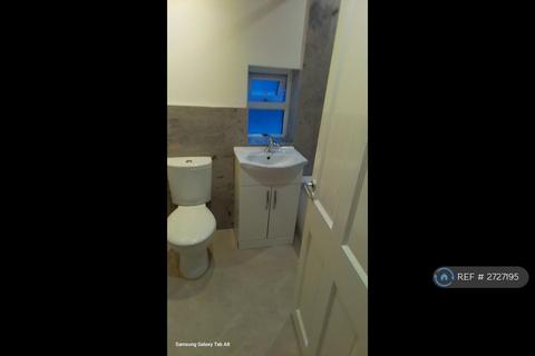 3 bedroom terraced house to rent, Douglas Street, Salford, M7