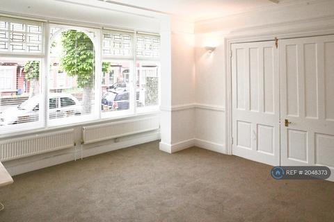 2 bedroom flat to rent, Beatrice Avenue, London, SW16