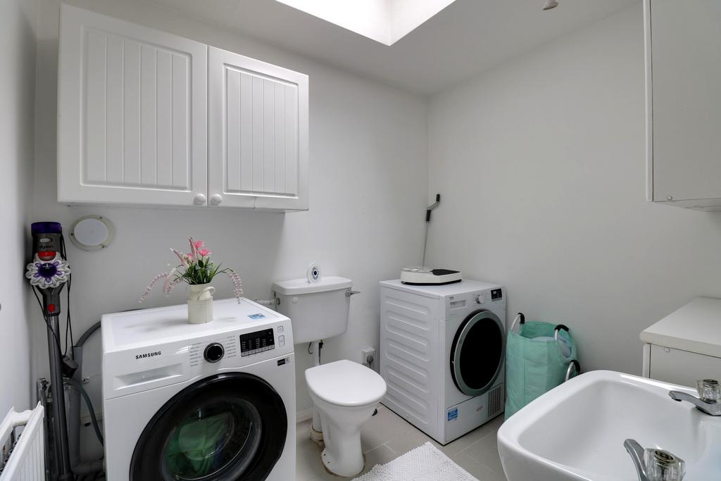 Cloak/utility room