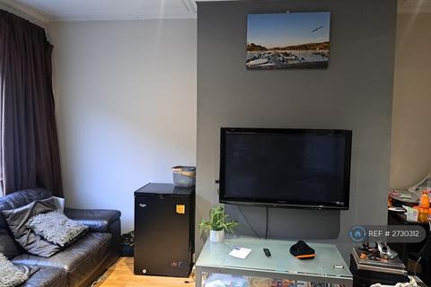 1 bedroom in a house share to rent, Village Terrace, Leeds, LS4