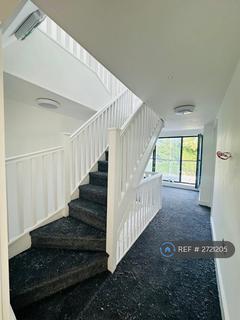 Studio to rent, Cranbrook Road, Ilford, IG6