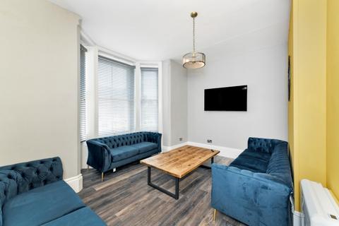 11 bedroom townhouse to rent - (11-bed) Waverley Street, Nottingham NG7