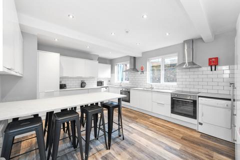 12 bedroom townhouse to rent, (12-bed) Waverley Street, Nottingham NG7