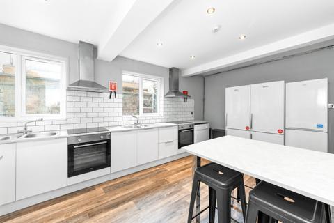 12 bedroom townhouse to rent, (12-bed) Waverley Street, Nottingham NG7