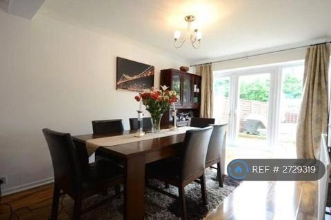 3 bedroom terraced house to rent, Linden Road, Woodley, RG5