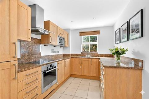 2 bedroom apartment for sale, London Road, Windlesham, Surrey, GU20