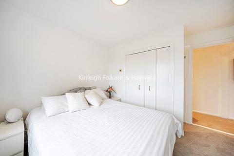 2 bedroom flat to rent, Crowthorne Close, London, SW18