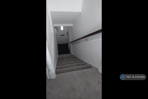 2 bedroom penthouse to rent, Farnborough Drive, Daventry, NN11