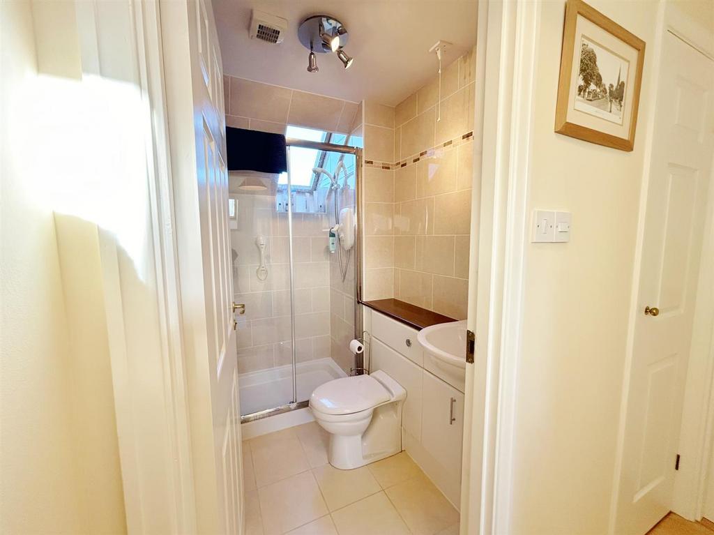 Contemporary shower room