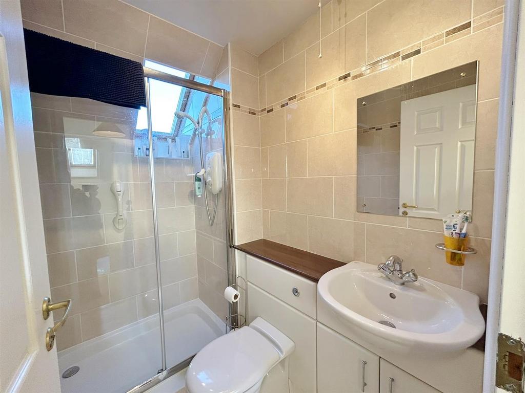 Contemporary shower room