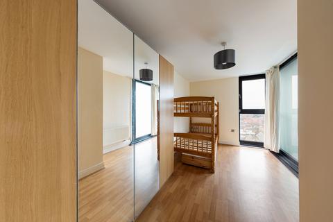 2 bedroom flat to rent, Tally Ho Corner, London, N12