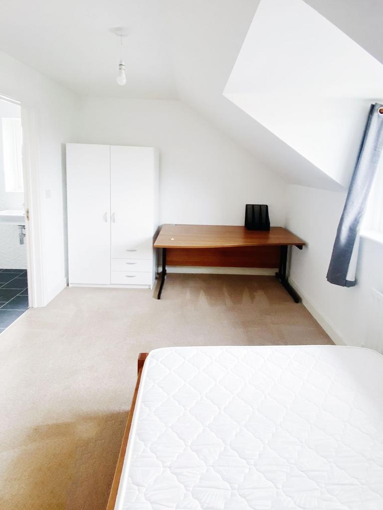 Bright, recently decorated double bedroom with ...