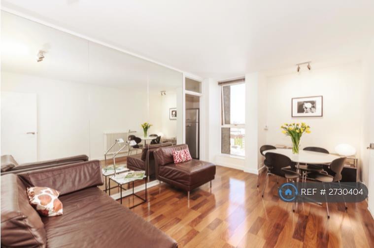 Sitting Room/Dining Area
