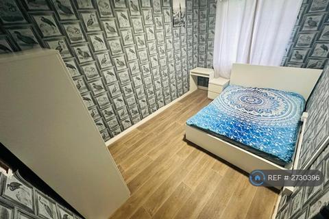 1 bedroom in a house share to rent, Ardwell Avenue, Ilford, IG6