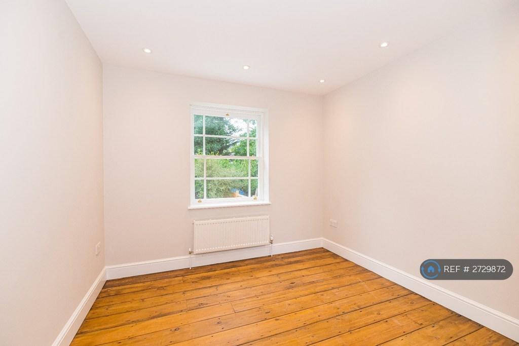 Bedroom 4 / Study (Upper Ground Floor)