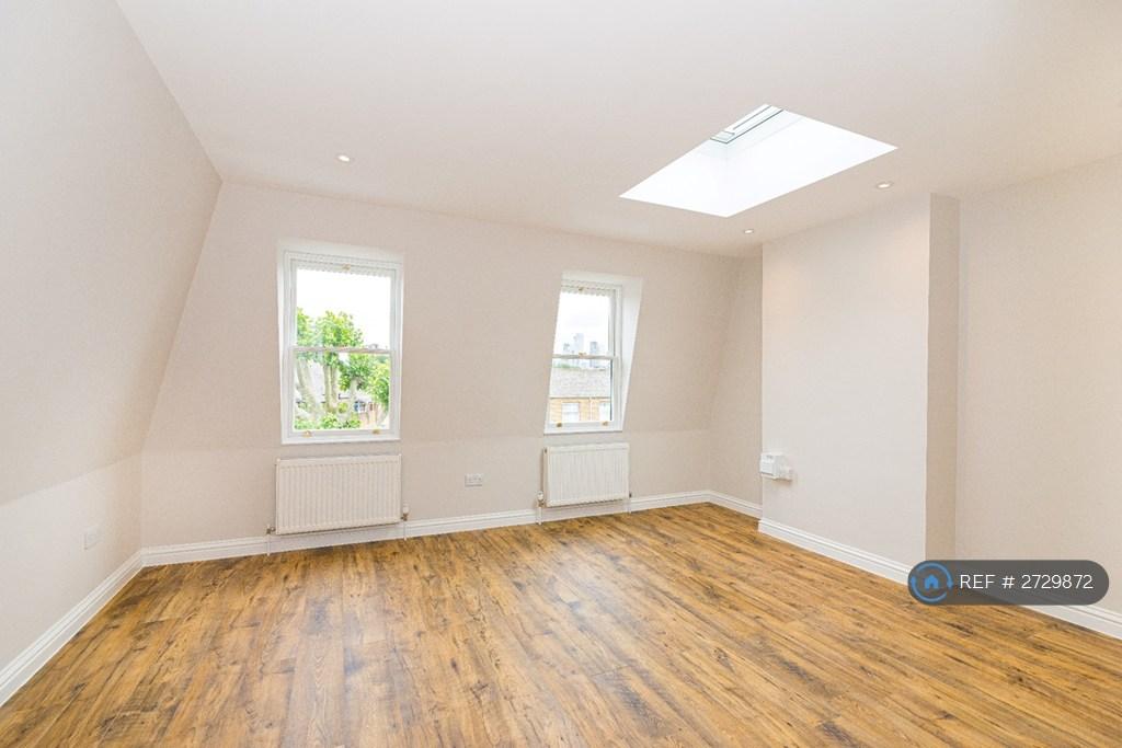 Master Bedroom (2nd Floor)